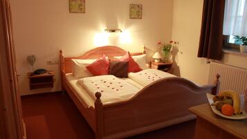 Doppelzimmer | Zimmersafe, Schreibtisch, kostenloses WLAN, BettwÀsche