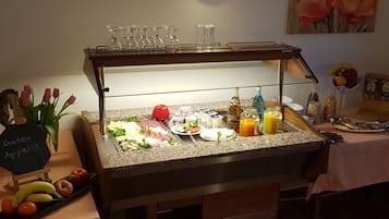 Free daily buffet breakfast