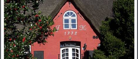 تفاصيل الفندق من الخارج