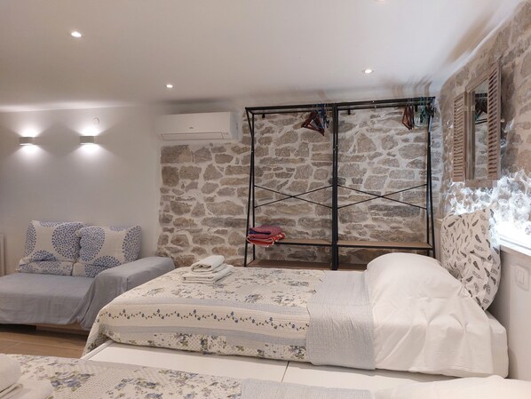 Studio | 1 bedroom, free WiFi, bed sheets
