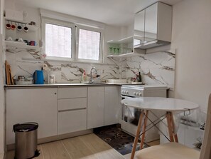 Studio | Private kitchen | Fridge, microwave, oven, stovetop