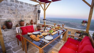 Free daily full breakfast