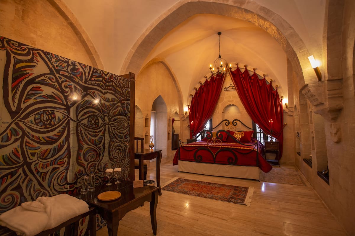 Premium bedding, free minibar, individually decorated