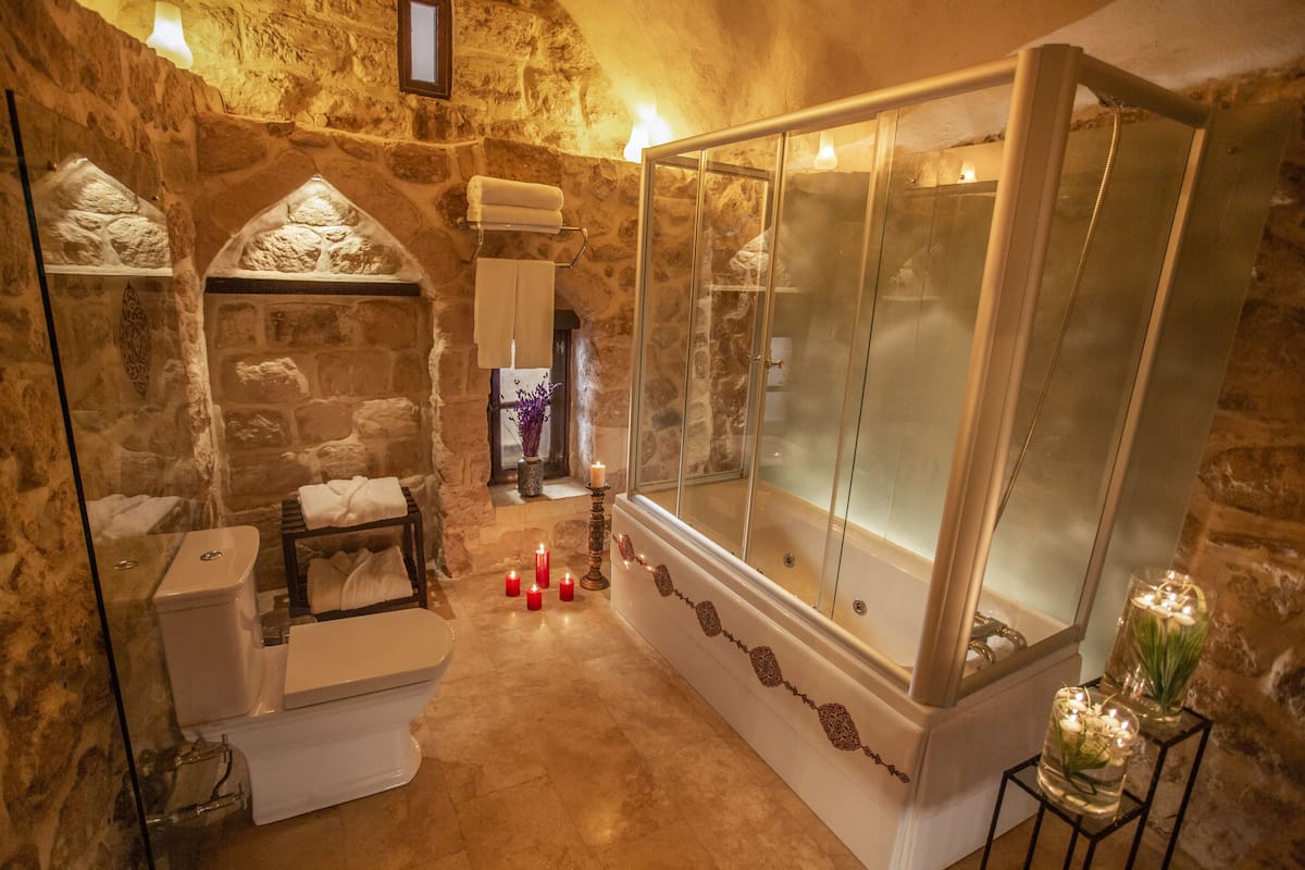 deluxe room | 1 bedroom, premium bedding, free minibar, individually decorated