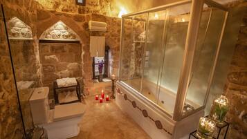 Chambre Deluxe | Literie de qualité supérieure, articles gratuits dans le mini-bar