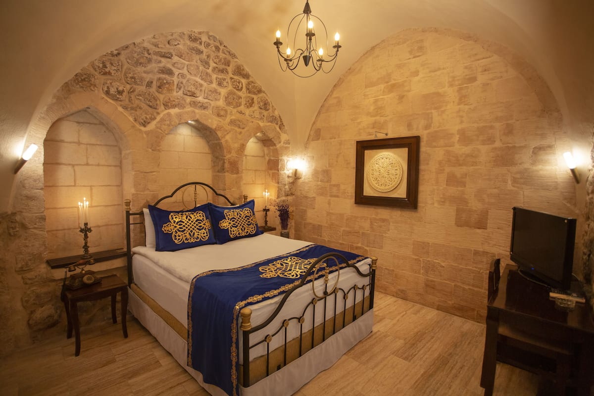 Premium bedding, free minibar, individually decorated