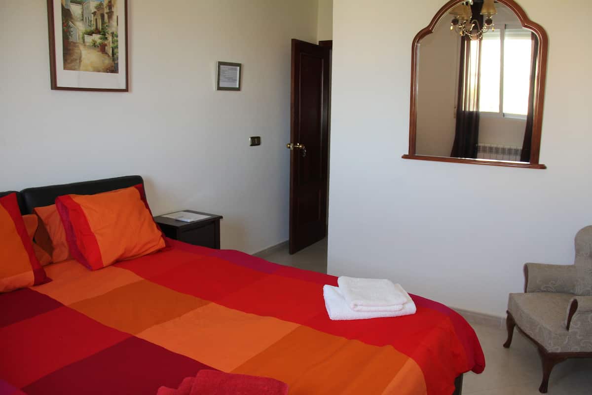 Basic Double Room, 1 Queen Bed, Non Smoking, Ensuite (Alpujarra) | Blackout drapes, free WiFi, bed sheets