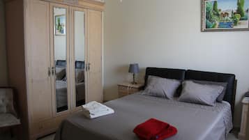 Classic Double Room, 1 Queen Bed, Non Smoking, Ensuite | Blackout drapes, free WiFi, bed sheets
