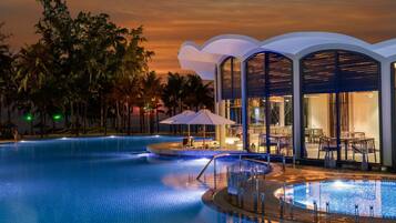 Outdoor pool, pool umbrellas, pool loungers