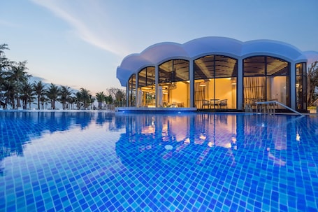Outdoor pool, pool umbrellas, pool loungers. Best Western Premier Sonasea Phu Quoc