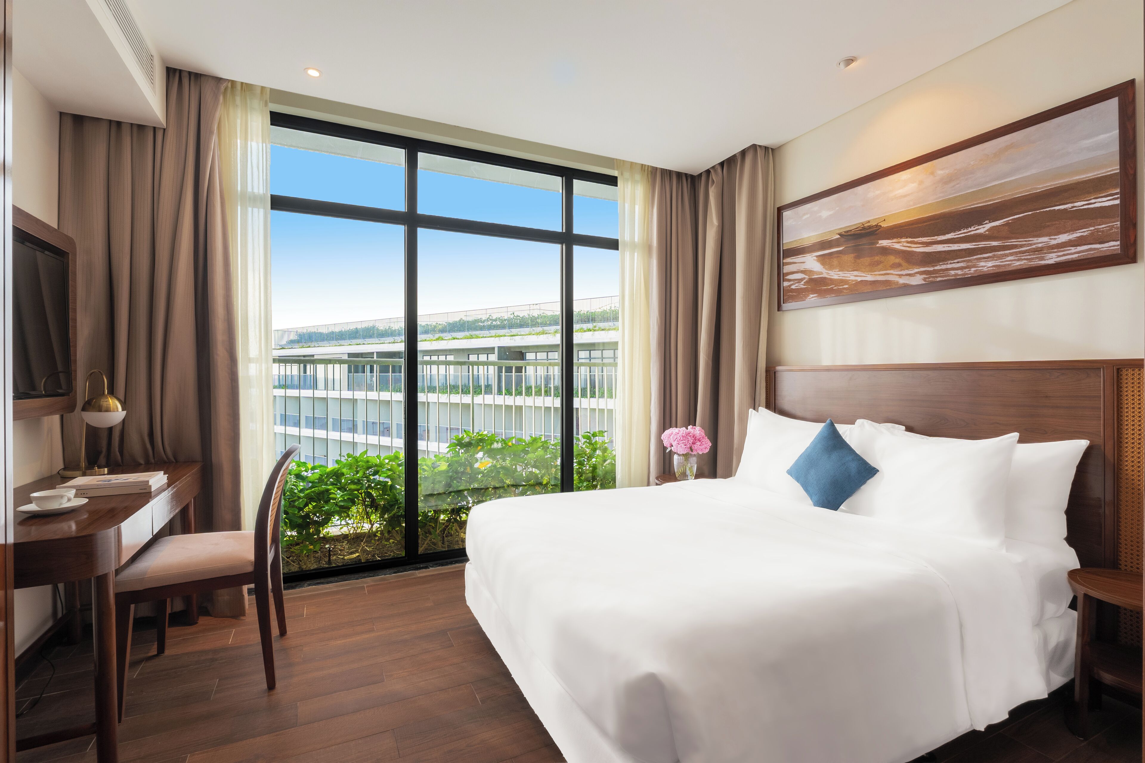 Executive Room, 2 Queen Beds, Non Smoking, Sea View (Living Room) | Minibar, in-room safe, desk, iron/ironing board