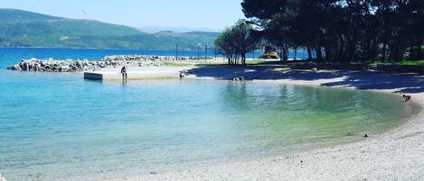 Una playa cerca