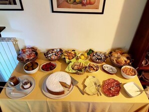 Daily buffet breakfast (EUR 5.00 per person)