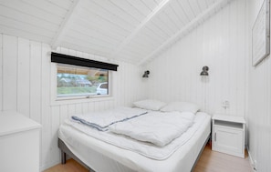 3 bedrooms, travel crib, free WiFi