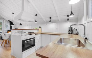 Réfrigérateur, plaque de cuisson, lave-vaisselle, cafetiÚre/bouilloire