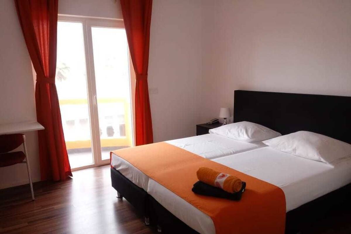 Coffres-forts dans les chambres, bureau, Wi-Fi gratuit, draps fournis
