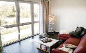 Fernseher, Kamin, Stereoanlage
