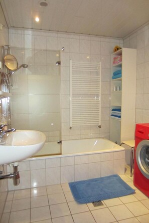 Hair dryer, towels, toilet paper - Your accommodation for your stay in the Palatinate Forest Biosphere Reserve (Geiselberg)