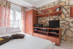 مكتب ومكواة/لوح كي وواي فاي مجانًا وملاءات أسرّة