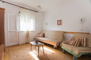 Familieleilighet | Skrivebord, strykejern/-brett, wi-fi (inkludert) og sengetøy