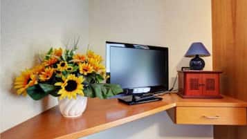 Schreibtisch, Zustellbetten, kostenloses WLAN, Bettwäsche