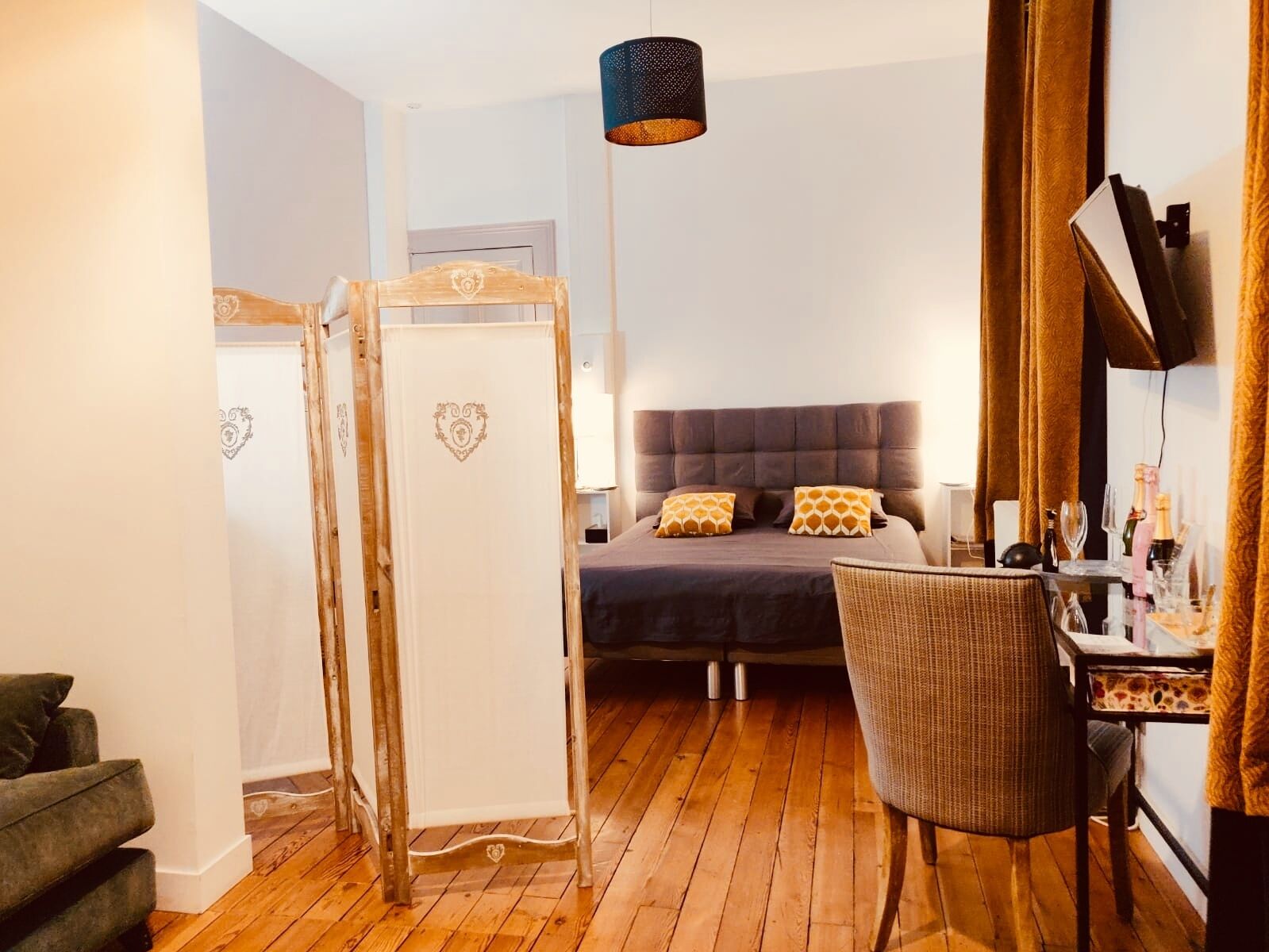 Quadruple Room, 1 Double Bed with Sofa bed (Mon Plaisir) | Iron/ironing board, free cribs/infant beds, free WiFi, bed sheets