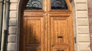 Pintu masuk properti