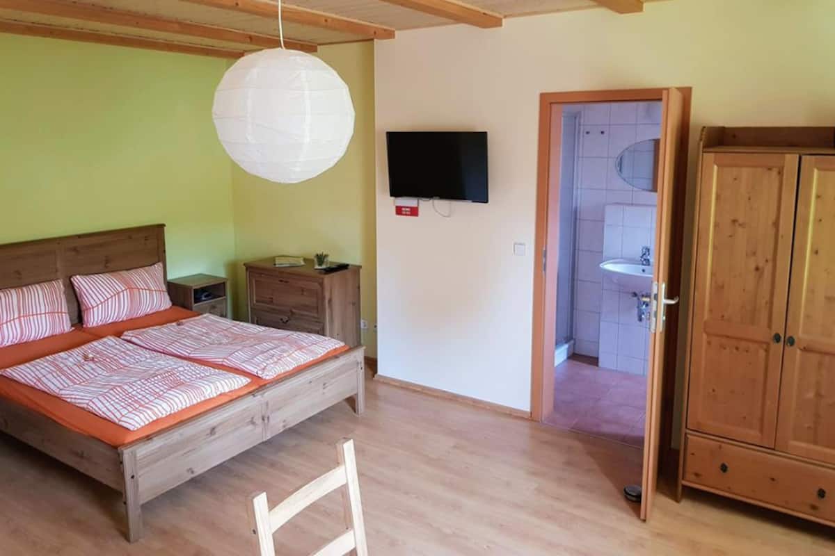 Cots/infant beds, rollaway beds, free WiFi, bed sheets