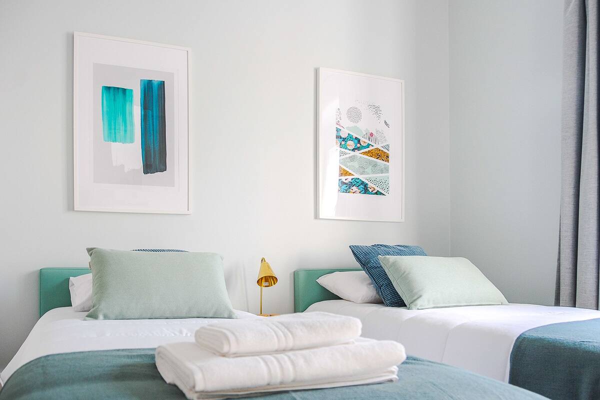 Deluxe-Zweibettzimmer, 2 Einzelbetten, Gemeinschaftsbad, Stadtblick