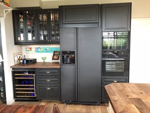 冰箱、微波炉、烤箱、炉灶