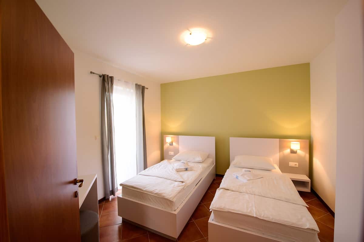 2 bedrooms, soundproofing, iron/ironing board, bed sheets