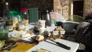Free daily continental breakfast