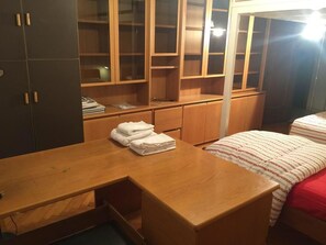 Standaard vierpersoonskamer, Meerdere bedden, niet-roken | Extra bedden (toeslag), wifi (toeslag), beddengoed