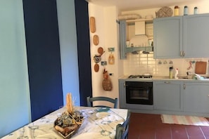 Apartment, 2 Bedrooms | Private kitchen