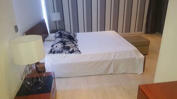 Luxury Villa, 5 Bedrooms | 5 bedrooms, minibar, desk, free cots/infant beds