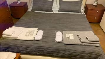 Camera familiare, non fumatori, bagno privato (External) | Biancheria da letto di alta qualità, copriletto in piuma