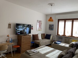 家庭房, 无烟房, 私人浴室 (External) | 高档床上用品、羽绒被、记忆海绵床垫、办公桌