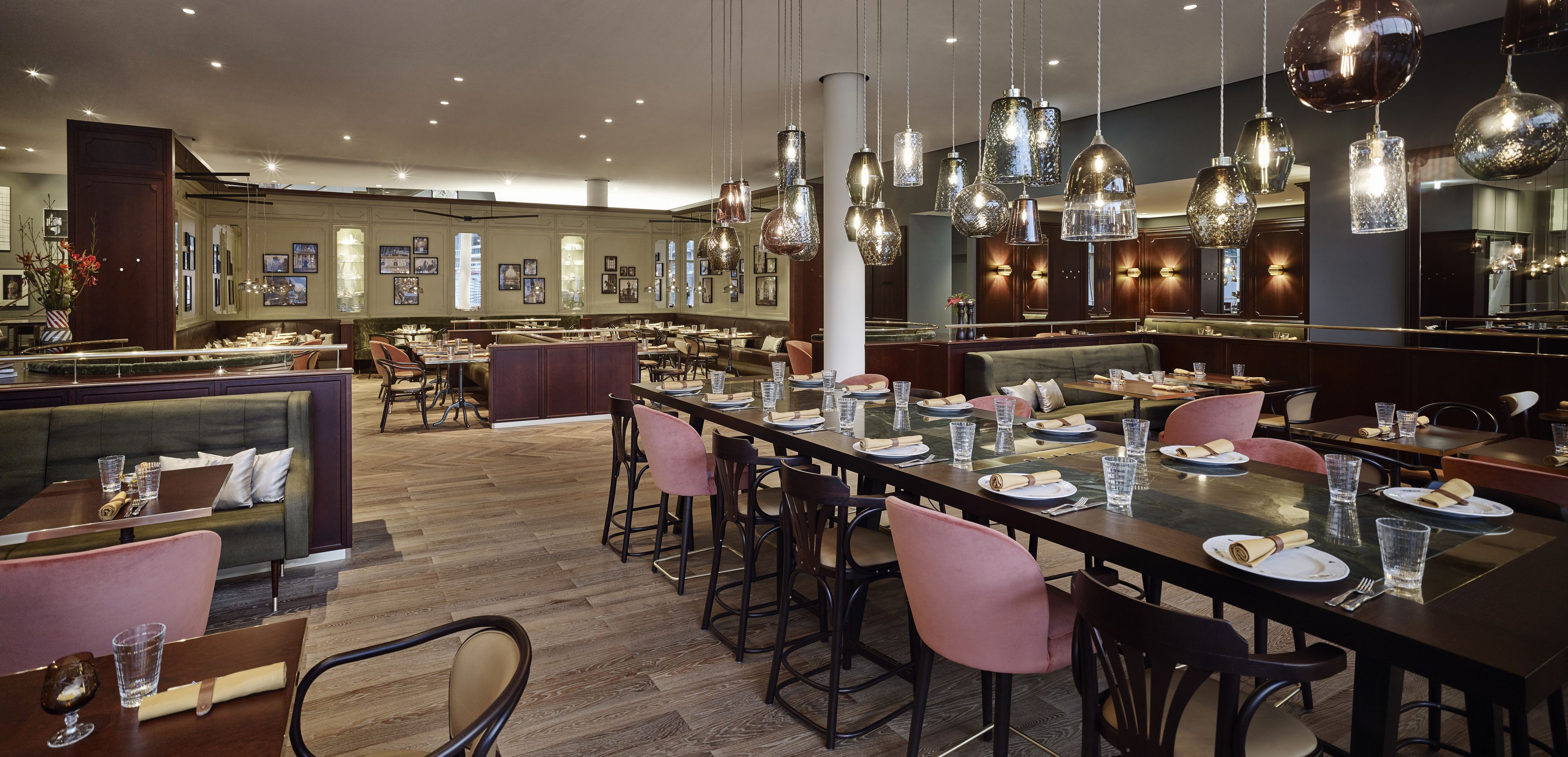 تقديم الإفطار والغداء والعشاء