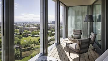 Allergikerbettwaren, Zimmersafe, individuell dekoriert, Schreibtisch