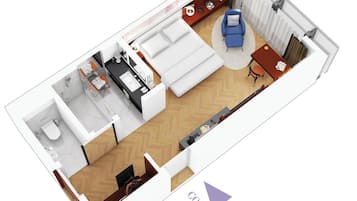 Planta baixa em 3D de um quarto de hotel com cama, sofá, escrivaninha, cadeira, mesa pequena, banheiro e um quarto anexo.