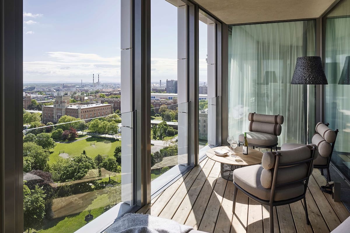 suite (penthouse) | hypo-allergenic bedding, in-room safe, individually decorated, desk