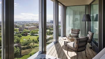 Suite (Penthouse) | Hypo-allergenic bedding, in-room safe, individually decorated, desk