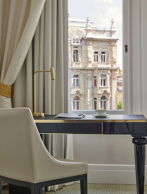 View from room - Párisi Udvar Hotel Budapest, part of Hyatt (Budapest)