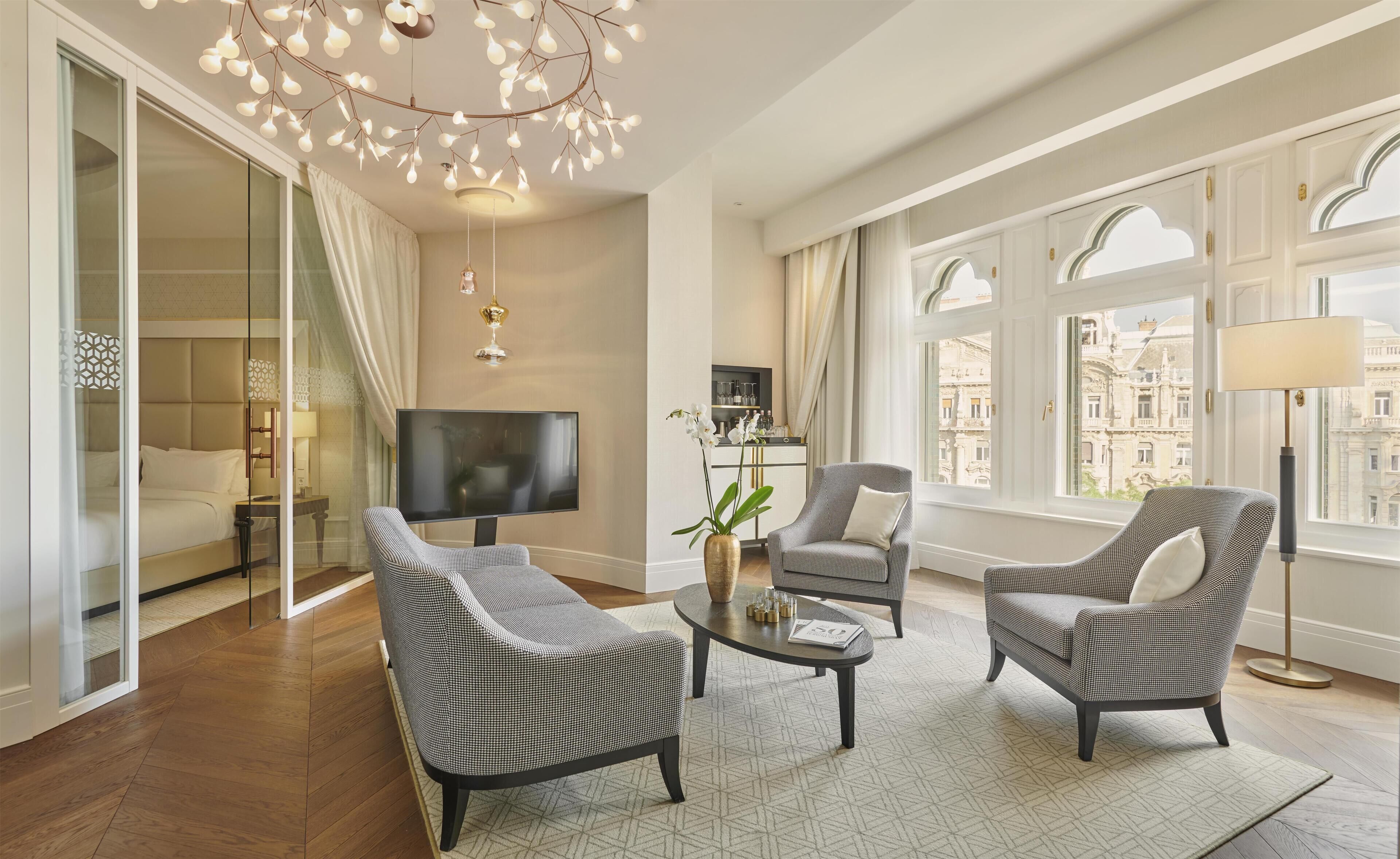 Egyptian cotton sheets, premium bedding, pillow-top beds, minibar