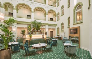 2 bars/lounges - Párisi Udvar Hotel Budapest, part of Hyatt (Budapest)