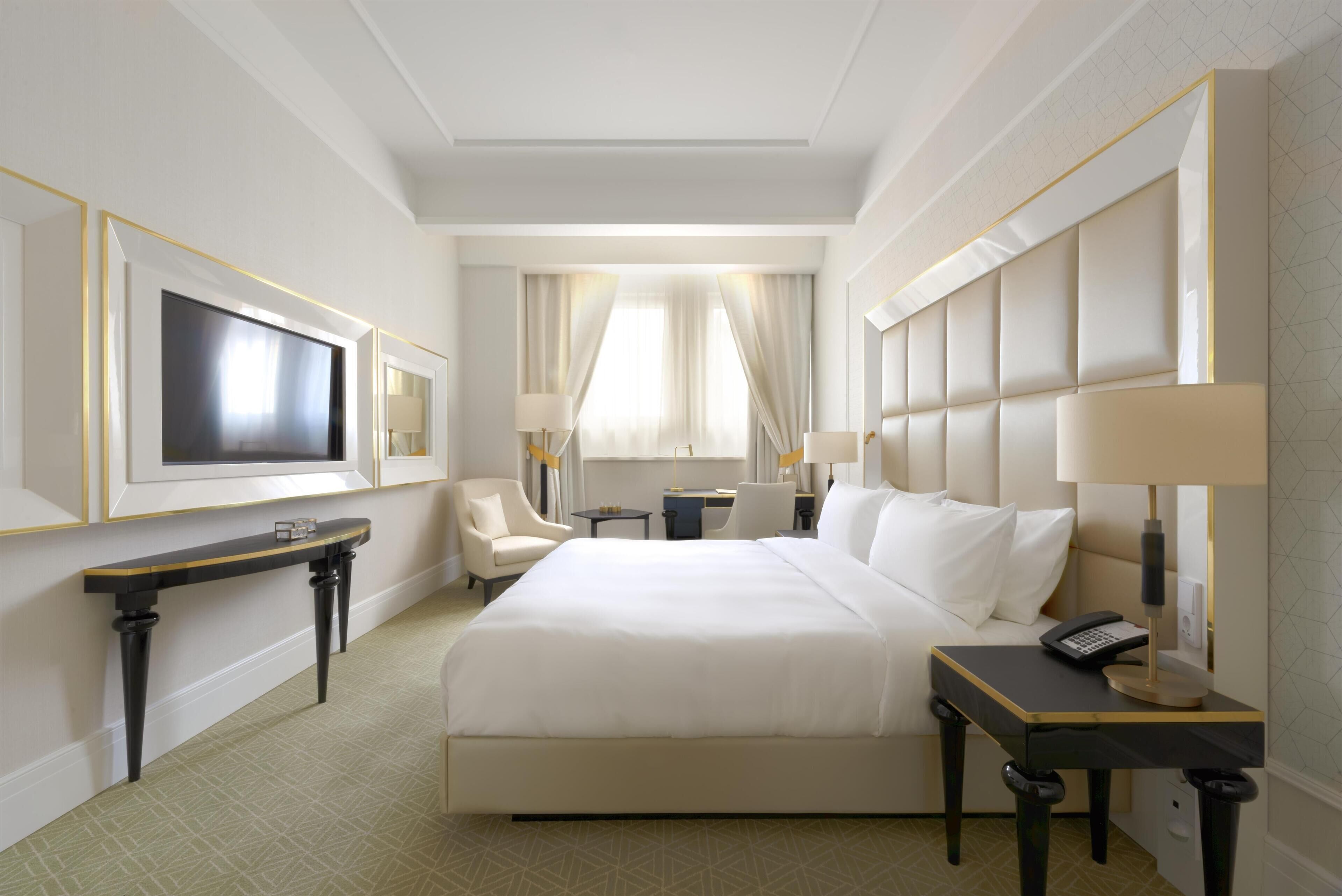 Room, 1 King Bed | Egyptian cotton sheets, premium bedding, pillowtop beds, minibar