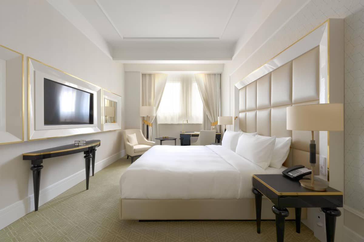 Room, 1 King Bed | Egyptian cotton sheets, premium bedding, pillowtop beds, minibar