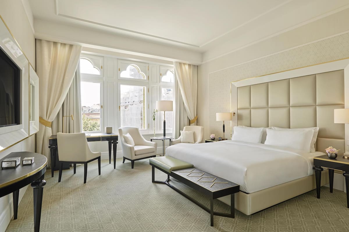 Chambre Premium, 1 trÚs grand lit, vue ville | Draps en coton égyptien, literie de qualité supérieure, surmatelas