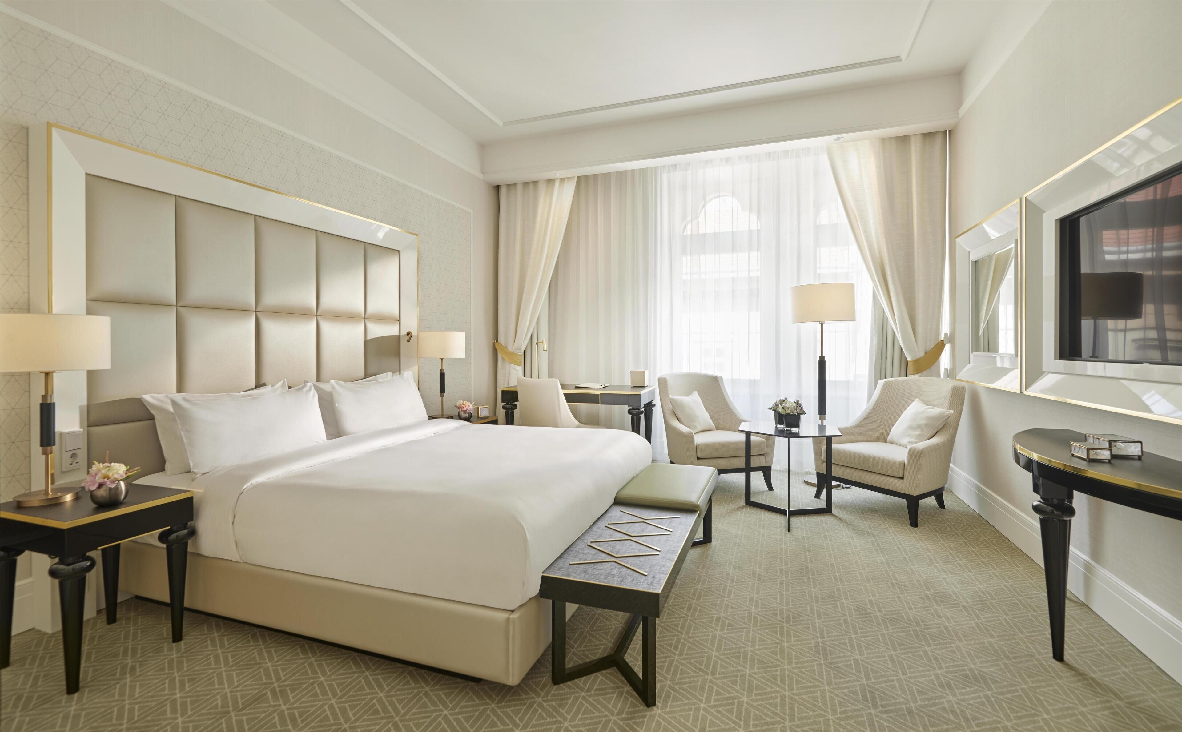 Premium Room, 1 King Bed | Egyptian cotton sheets, premium bedding, pillowtop beds, minibar