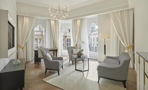 Egyptian cotton sheets, premium bedding, pillowtop beds, minibar